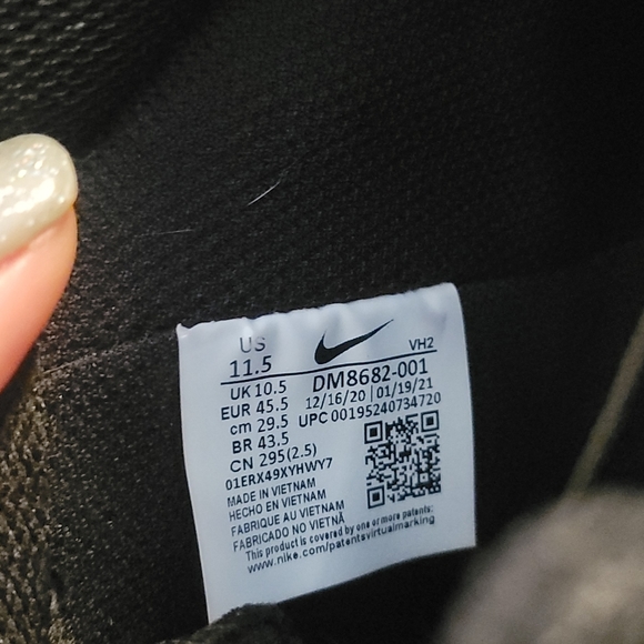 Men's Nike shoes - Picture 3 of 4